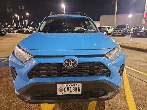2020 Toyota RAV4 LE