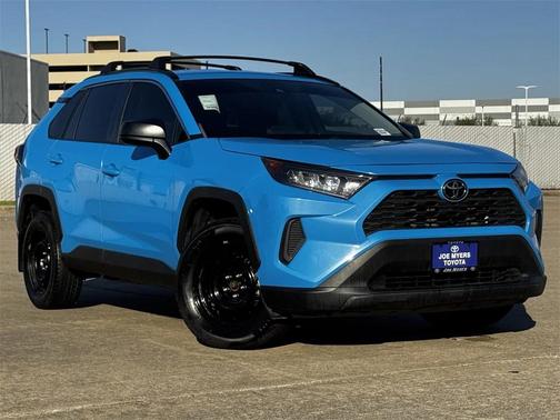 2020 Toyota RAV4 LE