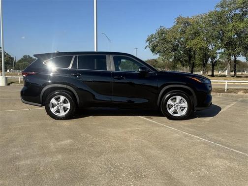2025 Toyota Highlander LE