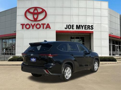 2025 Toyota Highlander LE