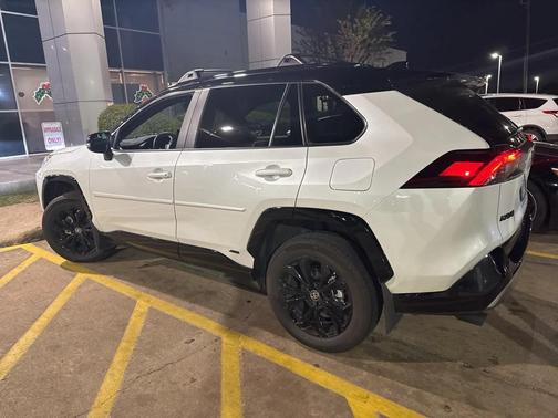 2025 Toyota RAV4 Hybrid SE