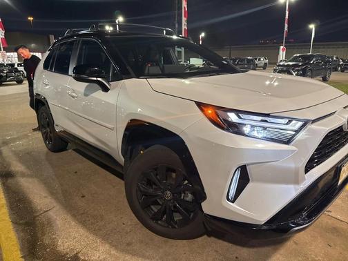 2025 Toyota RAV4 Hybrid SE