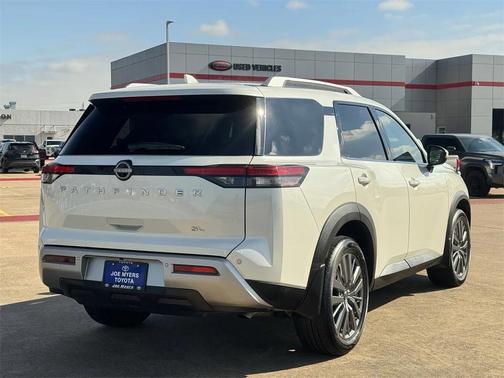2024 Nissan Pathfinder SL FWD