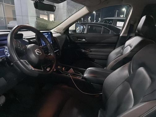 2024 Nissan Pathfinder SL FWD