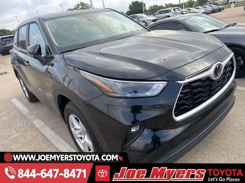 Midnight Black Metallic 2025 Toyota Highlander LE