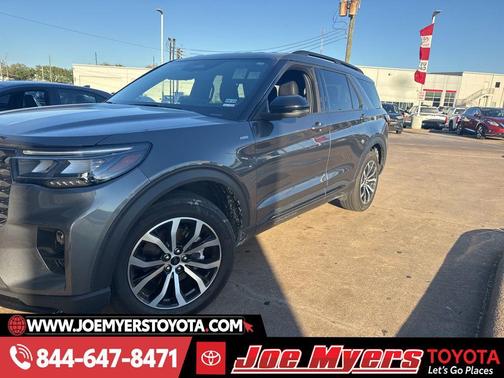 Carbonized Gray Metallic 2025 Ford Explorer ST-Line