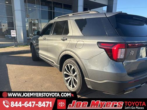 Carbonized Gray Metallic 2025 Ford Explorer ST-Line