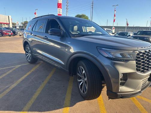 Carbonized Gray Metallic 2025 Ford Explorer ST-Line