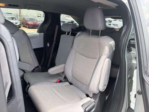 Celestial Silver Metallic 2025 Toyota Sienna LE