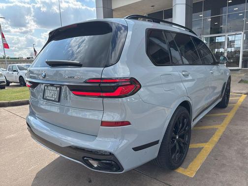 Brooklyn Grey Metallic 2024 BMW X7 xDrive40i