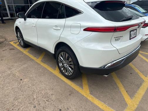 Blizzard Pearl 2021 Toyota Venza XLE