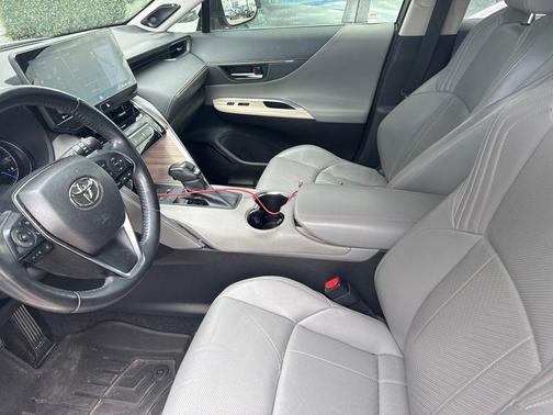 Blizzard Pearl 2021 Toyota Venza XLE