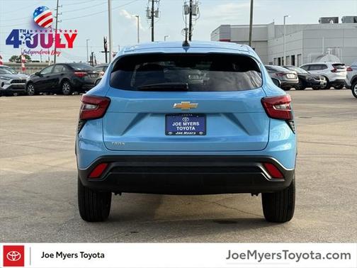 2025 Chevrolet Trax LS