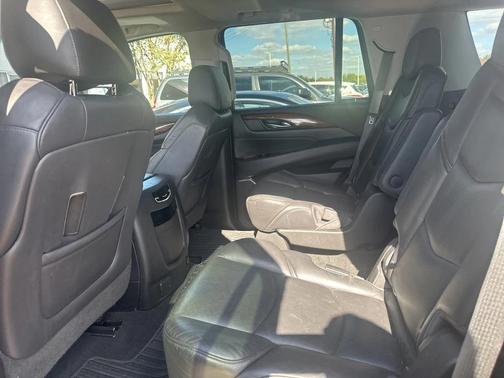 2018 Cadillac Escalade Luxury