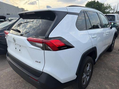 Ice 2024 Toyota RAV4 XLE