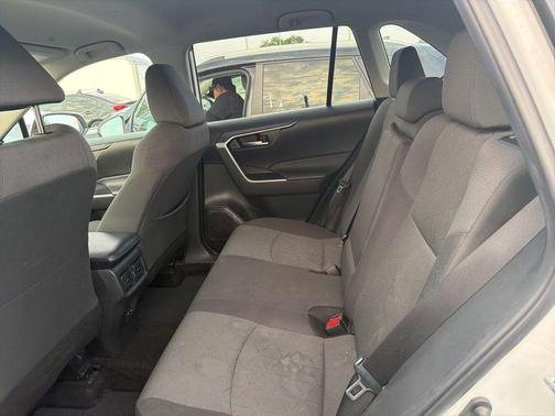 Ice 2024 Toyota RAV4 XLE