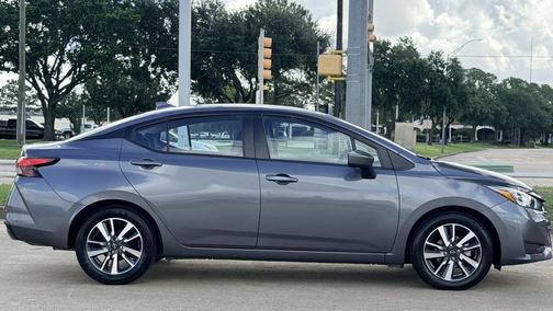 Gun Metallic 2025 Nissan Versa 1.6 SV