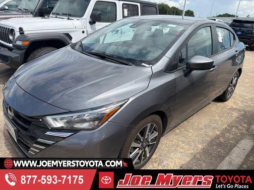 Gun Metallic 2025 Nissan Versa 1.6 SV