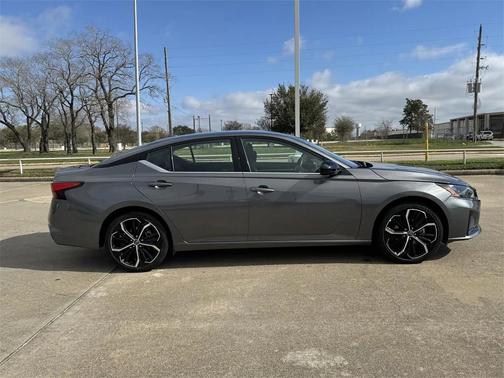 2025 Nissan Altima SR FWD