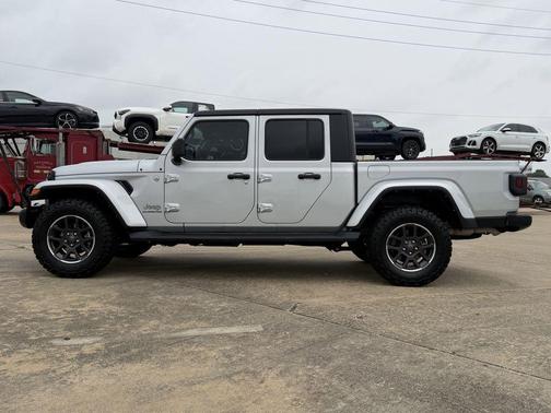 Silver Zynith Clearcoat 2022 Jeep Gladiator Overland