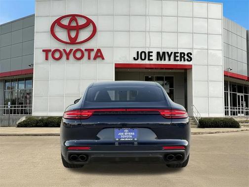 2018 Porsche Panamera 4