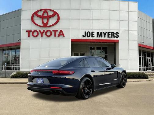 2018 Porsche Panamera 4