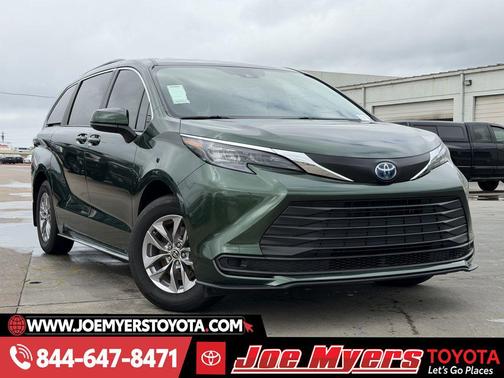 2025 Toyota Sienna LE