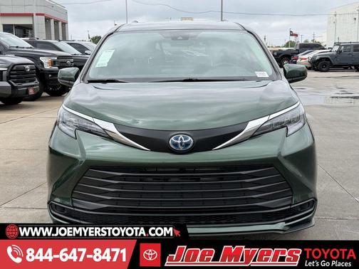 2025 Toyota Sienna LE