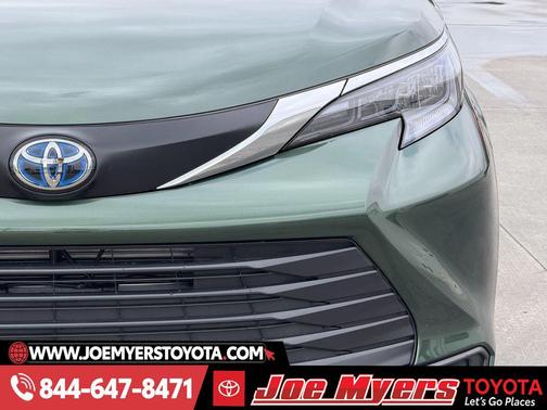 2025 Toyota Sienna LE