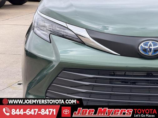 2025 Toyota Sienna LE