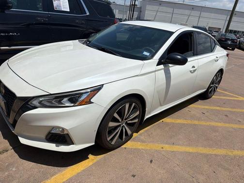 Pearl White Tricoat 2020 Nissan Altima SR FWD