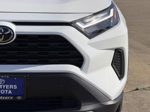 Ice Cap 2025 Toyota RAV4 XLE