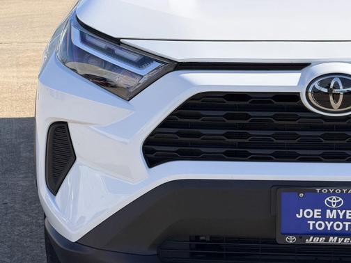 Ice Cap 2025 Toyota RAV4 XLE