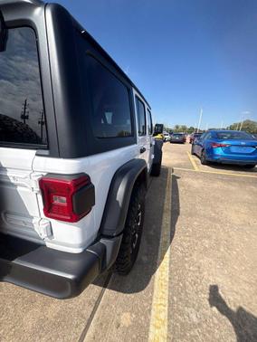 Bright White Clearcoat 2026 Jeep Wrangler Rubicon