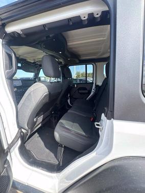 Bright White Clearcoat 2026 Jeep Wrangler Rubicon