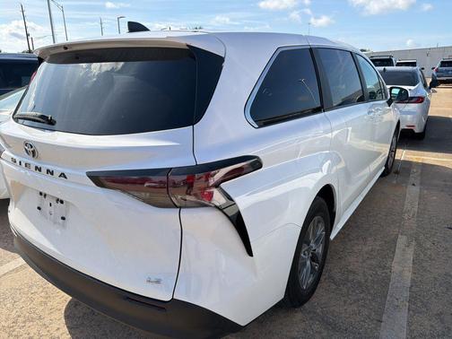 Ice 2025 Toyota Sienna LE