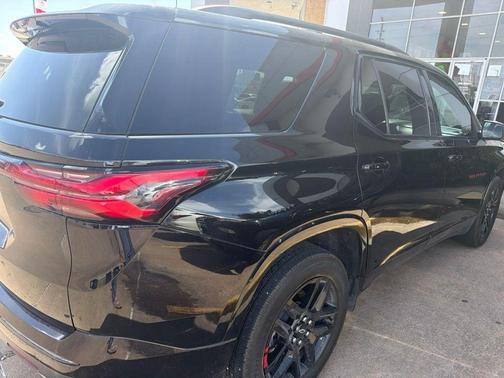 Mosaic Black Metallic 2023 Chevrolet Traverse Premier