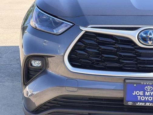 Magnetic Gray Metallic 2023 Toyota Highlander Hybrid XLE