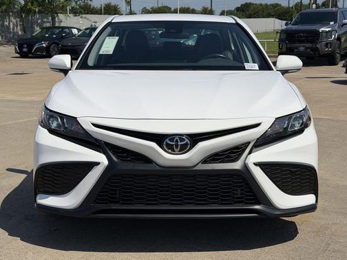 Ice 2024 Toyota Camry SE