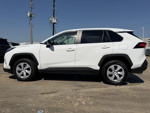 Ice 2025 Toyota RAV4 LE