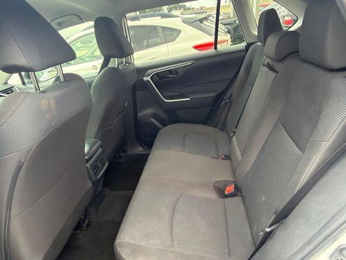Ice 2025 Toyota RAV4 LE