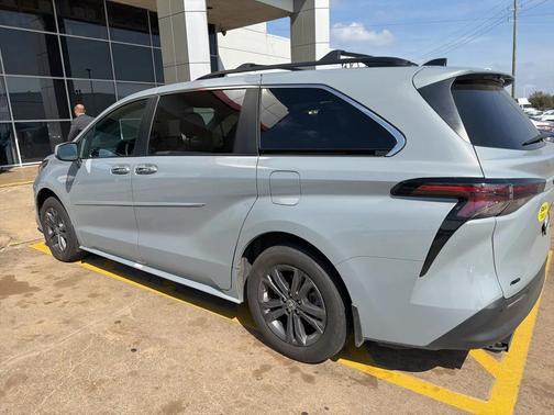 2024 Toyota Sienna Woodland Edition