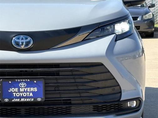 2024 Toyota Sienna Woodland Edition