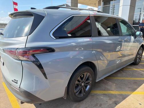 2024 Toyota Sienna Woodland Edition