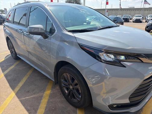 2024 Toyota Sienna Woodland Edition