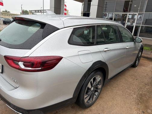 Quicksilver Metallic 2019 Buick Regal TourX AWD Essence
