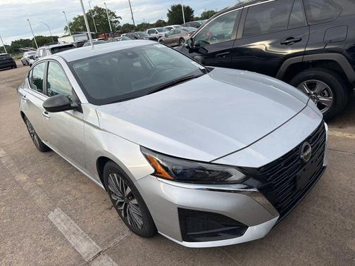 Brilliant Silver Metallic 2024 Nissan Altima 2.5 SV
