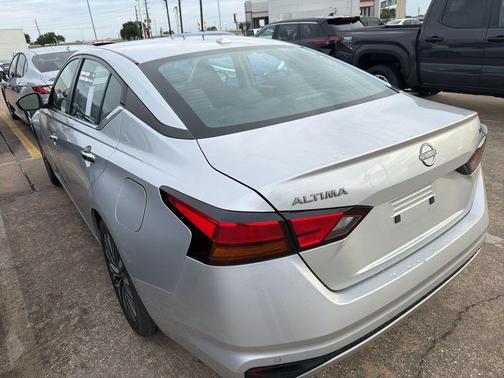 Brilliant Silver Metallic 2024 Nissan Altima 2.5 SV