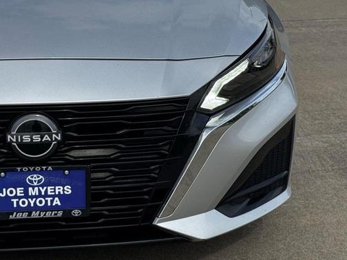 Brilliant Silver Metallic 2024 Nissan Altima 2.5 SV
