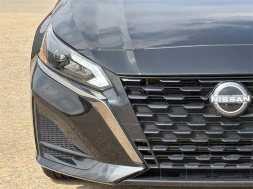 2025 Nissan Altima SR FWD